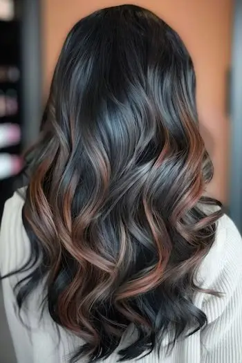 Capelli castani neri con idea colore capelli Balayage al cioccolato.