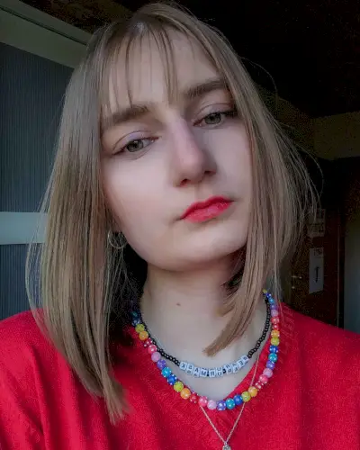 Wispy bangs for a square face