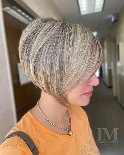 Textured layered bob with side swept bangs