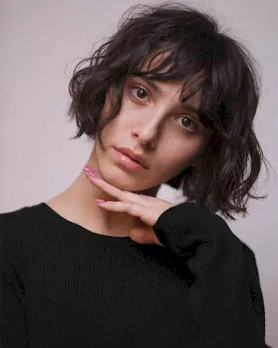 Messy Waves on Short Bobbed Hair with Fringe
