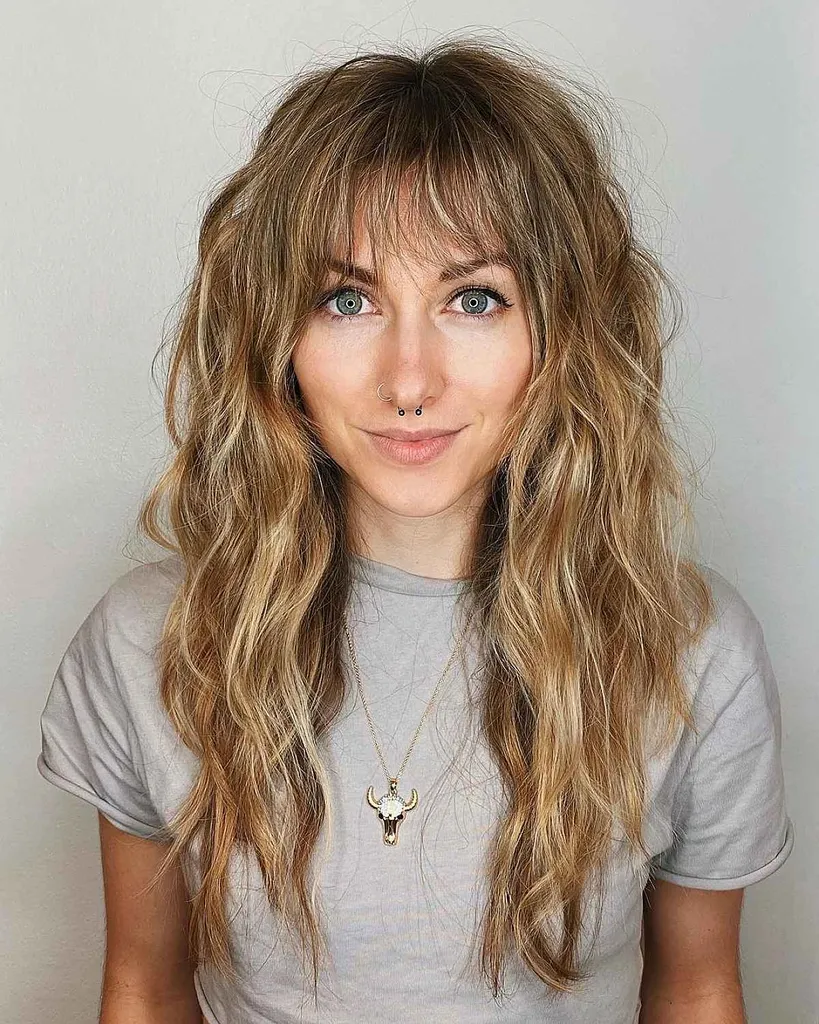 Flequillo entrecortado para una frente de forma pequeña' title=