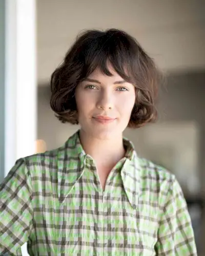 Jaw-Length Wavy French Bob