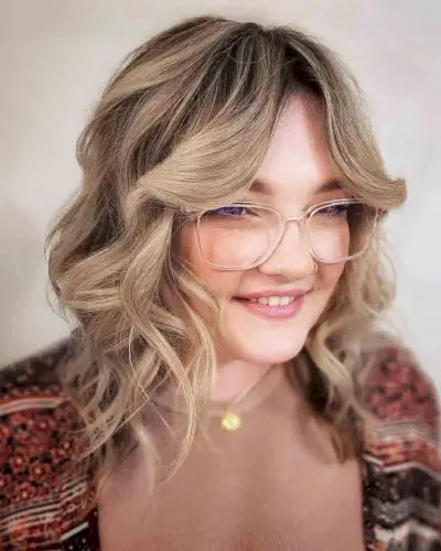 Sweet Bottleneck Bangs for Round Faces