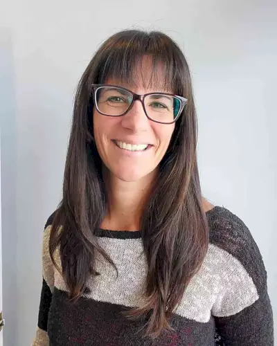 Choppy Curved Wispy Fringe