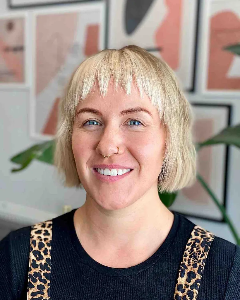 Een schokkerige pony op een stompe bobsnit tot op de kaaklengte' title=