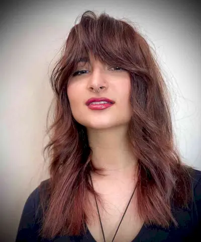 Face-Framing Layers with Long Bottleneck Bangs