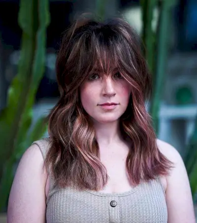 Bottleneck Bangs on Wavy, Thick Hair