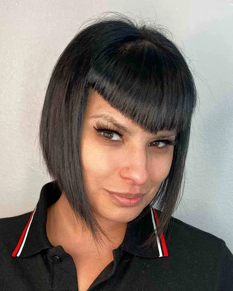 באנגס קצר של רוקבילי' title=