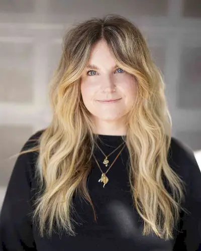 Classic Long Round Layers and Long Curtain Bangs