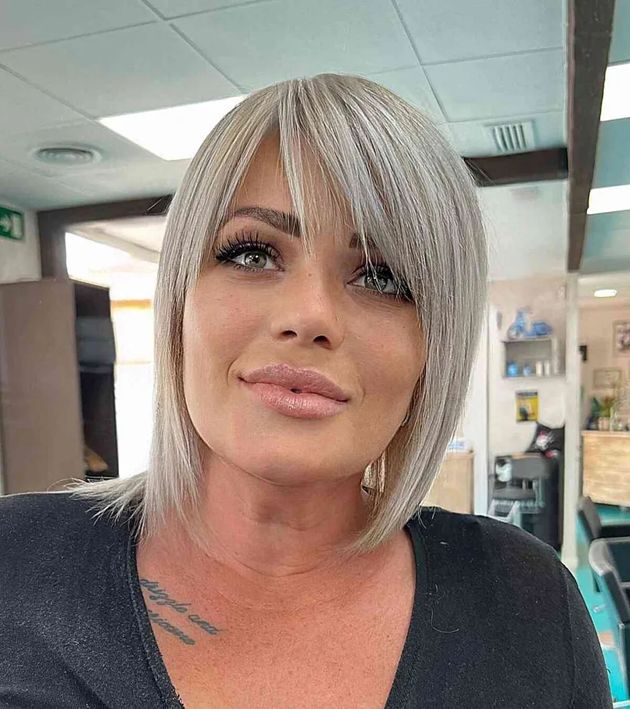 Wispy Strang pags na platinastem bobu za kvadratne obraze' title=