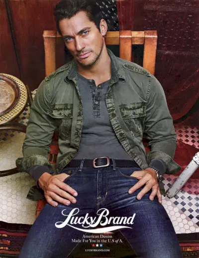 David Gandy se prépare à prendre la pose pour la collection capsule Made in U.S.A. de Lucky Brand