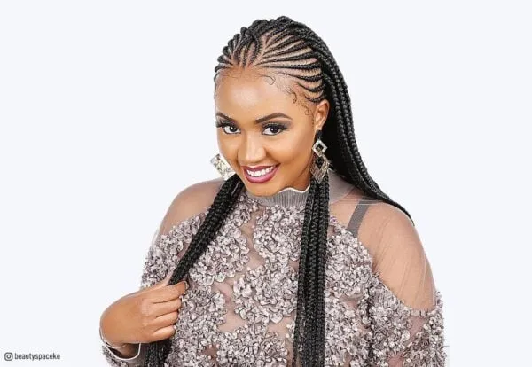 긴 머리에 부르고뉴 레드 콘로우' title=