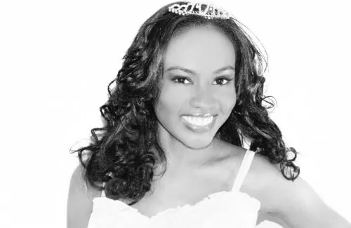 Cabelo selvagem e cacheado' title=