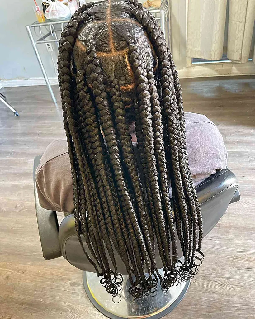 Ilgos poetiškos teisingumo pynės garbanotais galais' title=