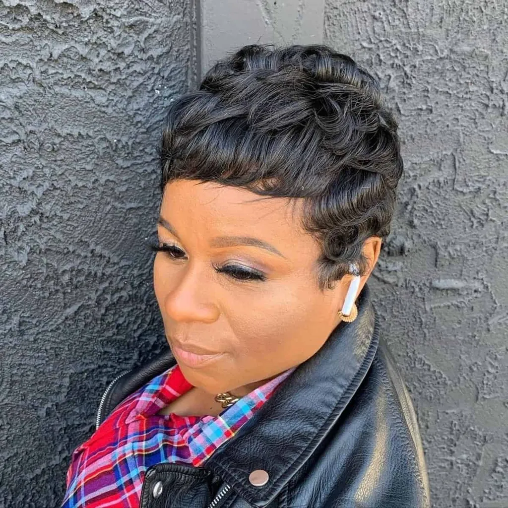 Laumiņa ar slāņiem melnai sievietei' title=