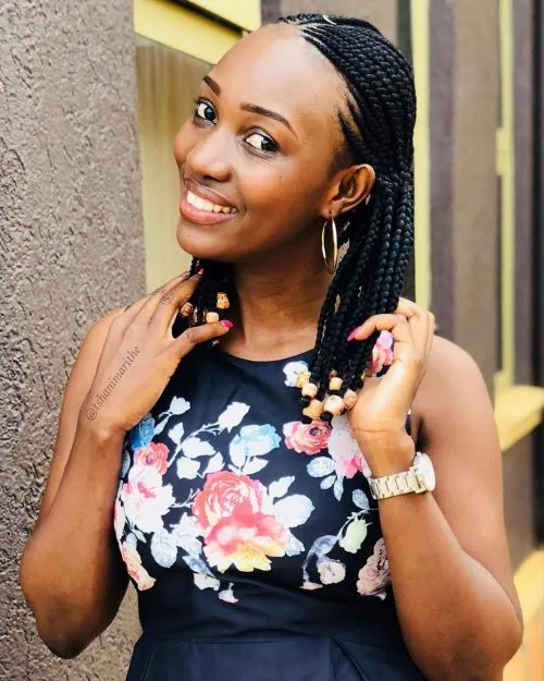 Tresses peules courtes tendance avec perles' title=