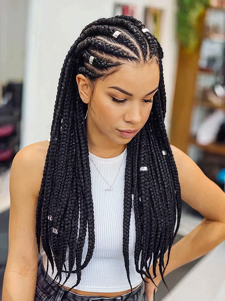 Ochronne seksowne warkocze Ghana z mankietami dla czarnych pań z długimi włosami' title=