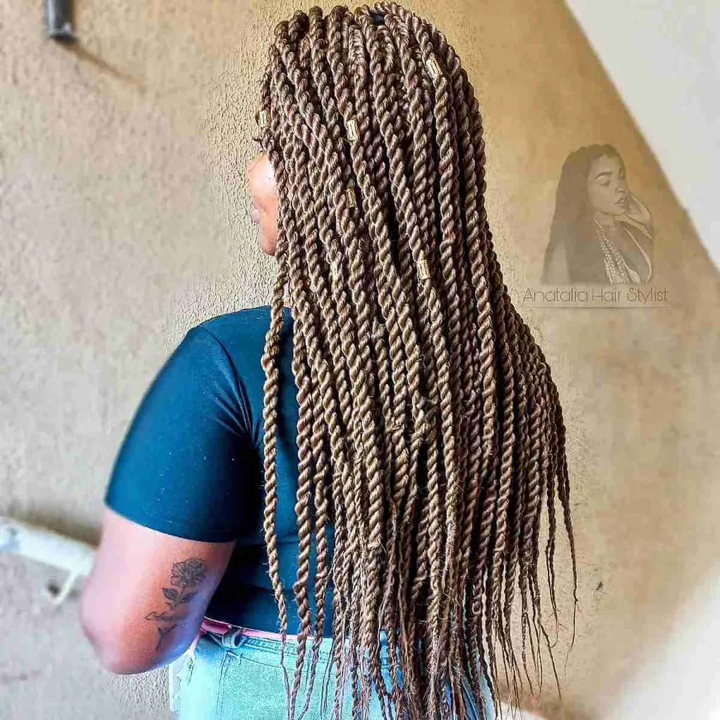 52 nejžhavějších stylů točených copánků trendů v roce 2026' title=