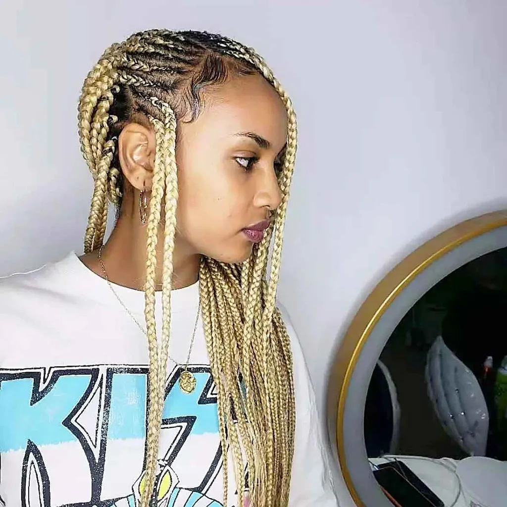 Tresses blondes avec cornrows sur le devant' title=