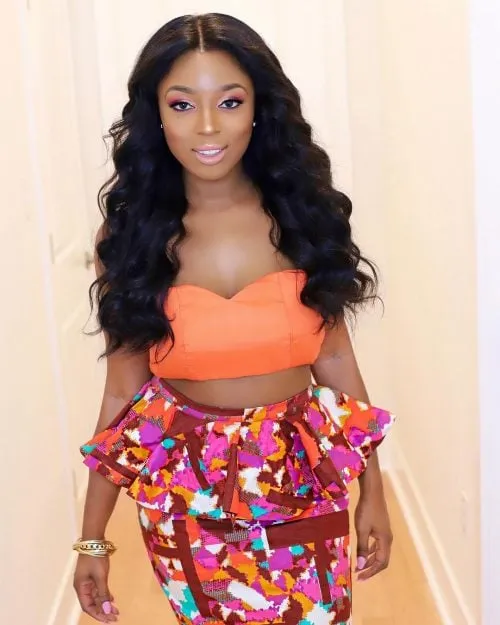 Bucle lungi cu o parte de mijloc' title=