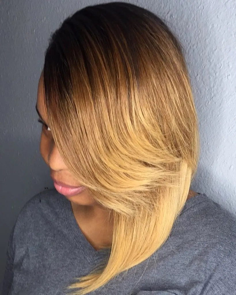 Îndrăzneț flirt și coafură feminină' title=