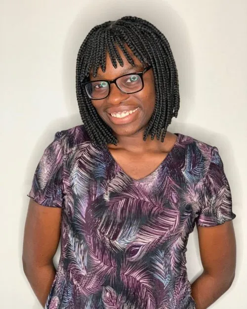 Bob corto intrecciato con frangia' title=