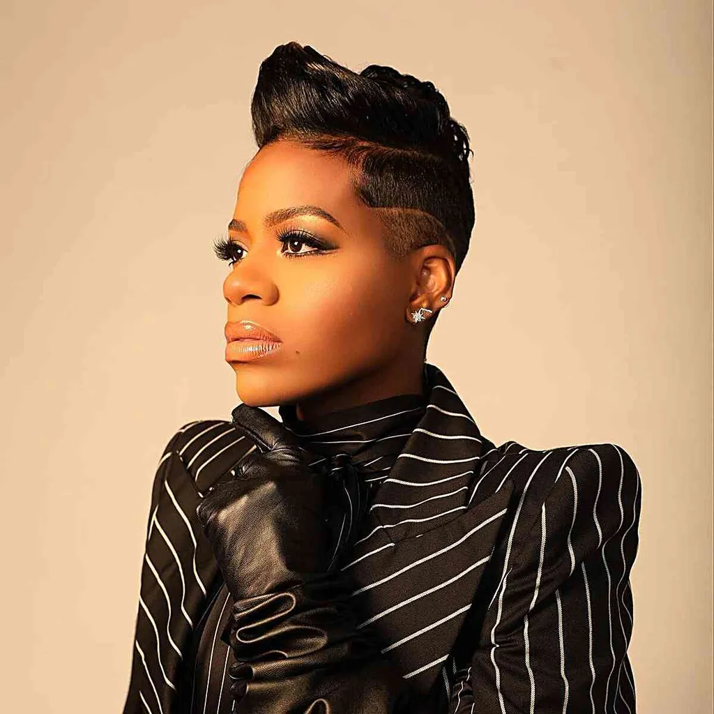 Funky frisse Pixie-snit met weefsel' title=