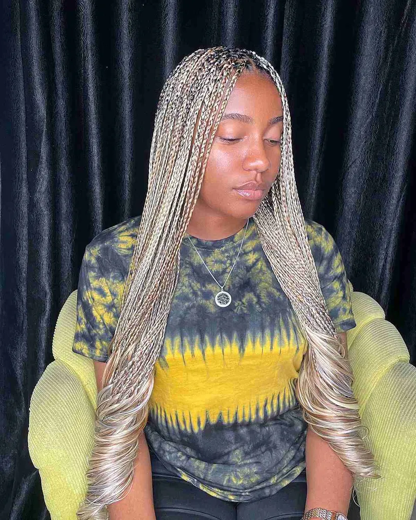 Mini gudinna flätor med ljus blond färg' title=