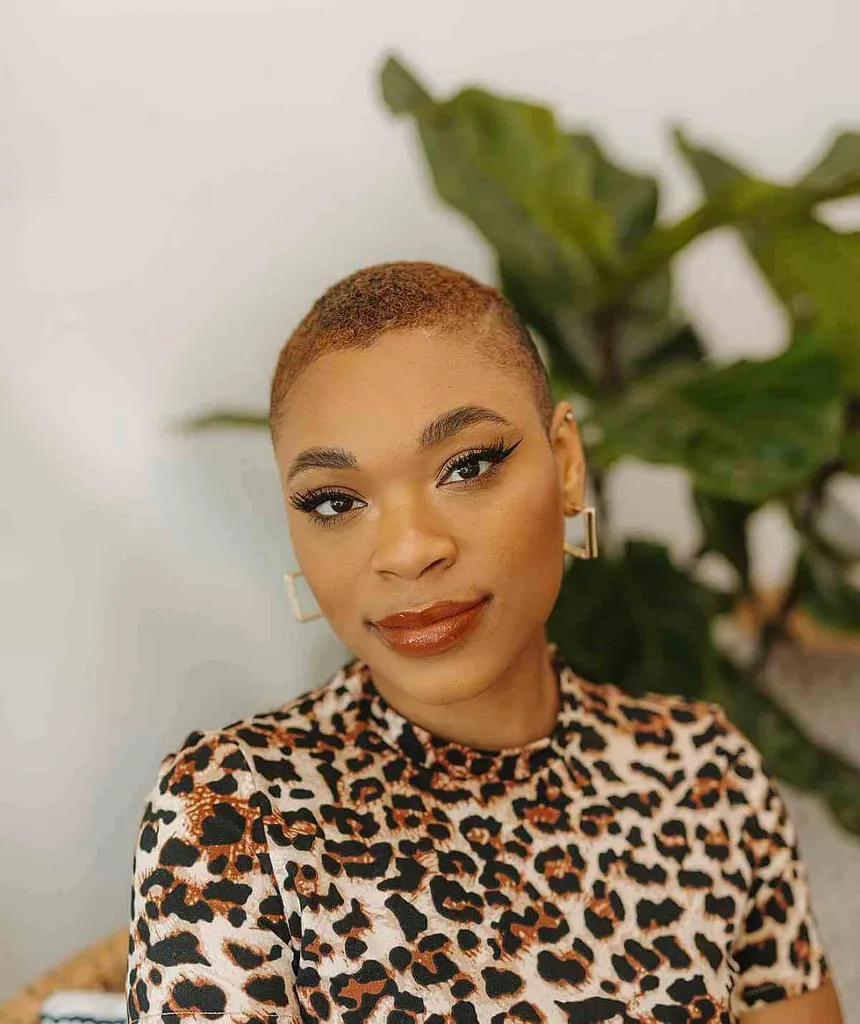 Corte corto natural de bajo mantenimiento para mujer' title=