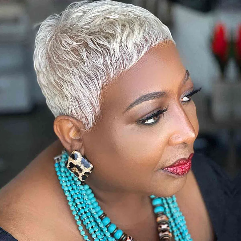 Increíble corte Pixie relajado para mujeres negras con textura natural' title=