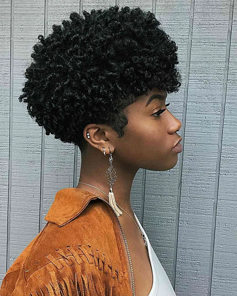 46 peinados naturales cortos más populares para mujeres negras con cabello corto
