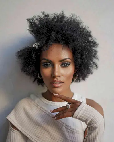 Stunning Short Hairstyle for Black Women with Natural Curls and a hair accessory