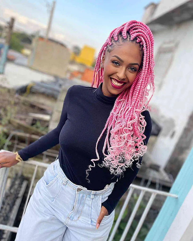 Lange rosa Box Braids für schwarze Frauen mit einem wunderschönen Stil' title=