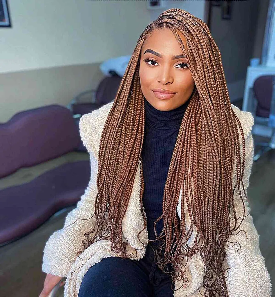 Wunderschöne, sehr lange Box Braids für schwarze Frauen mit hellbraunem Haar' title=