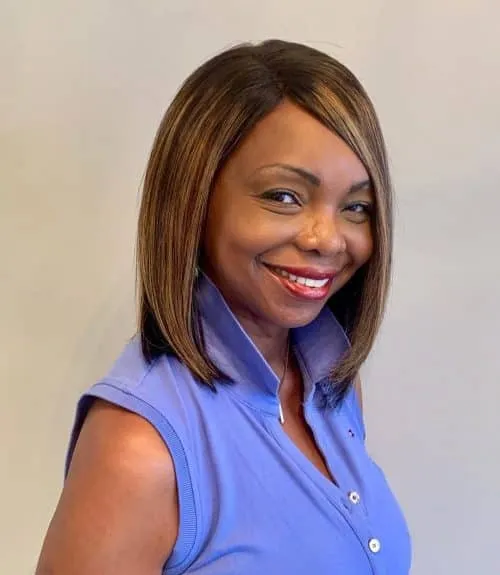 40歳以上の黒人女性のためのショートボブの髪型' title=