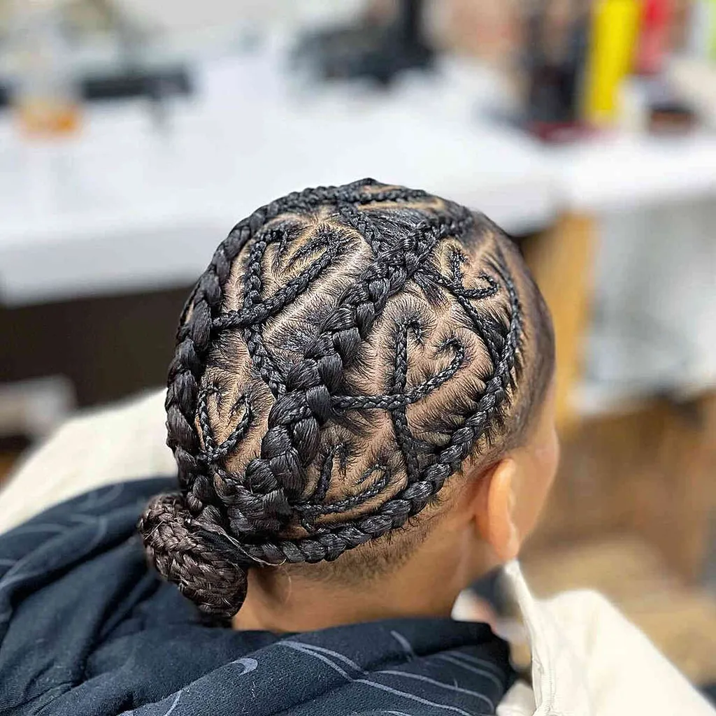 הזנת צמות עם לחמניה נמוכה' title=