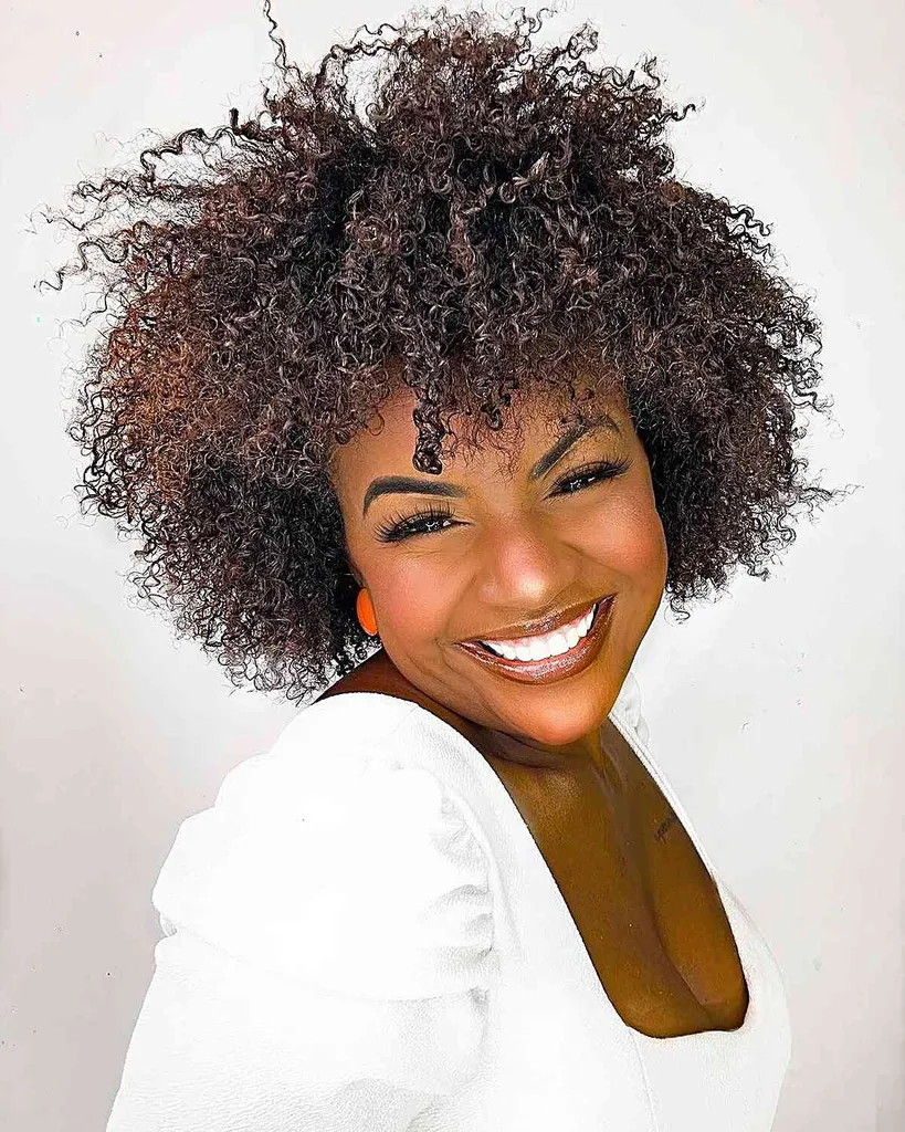 Perfekt definierte Kinky Twists für schwarze Damen' title=