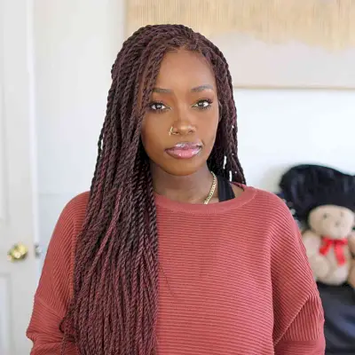 Kinky Senegalese twists with triangle parts