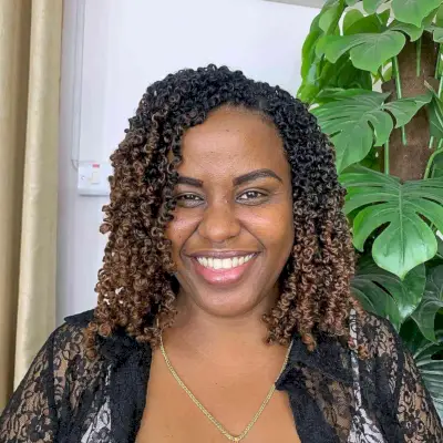 Beautful side swept kinky twists for black ladies