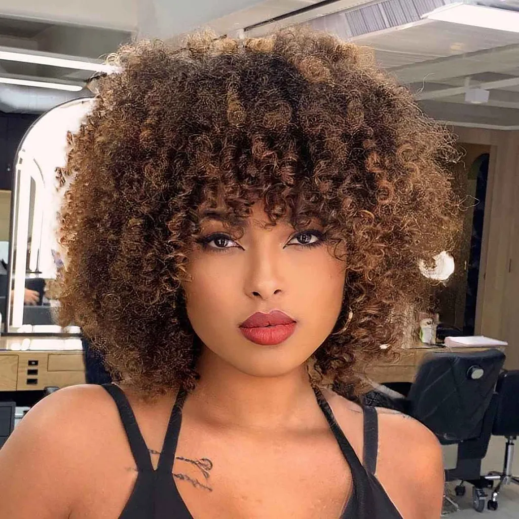 自然な黒髪のための簡単でボリュームのあるカール' title=