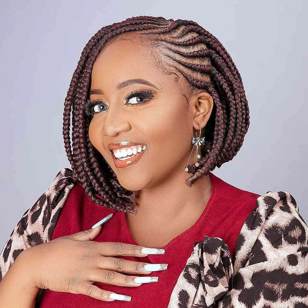 Krátké bezenské copánky' title=