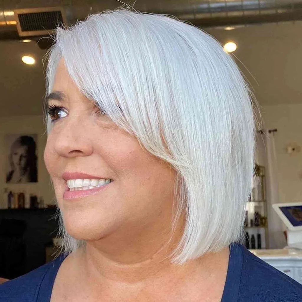 セクシーな白とシルバーブロンド' title=