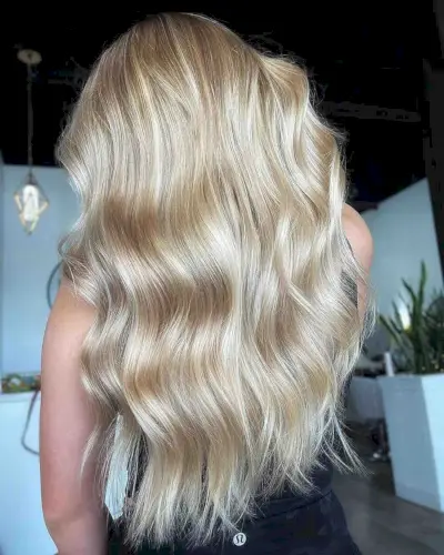long layered blonde balayage hairstyle for blondes