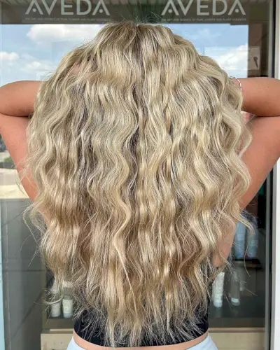 Waist-Length Blonde Beach Curls Inspired by 80s Look