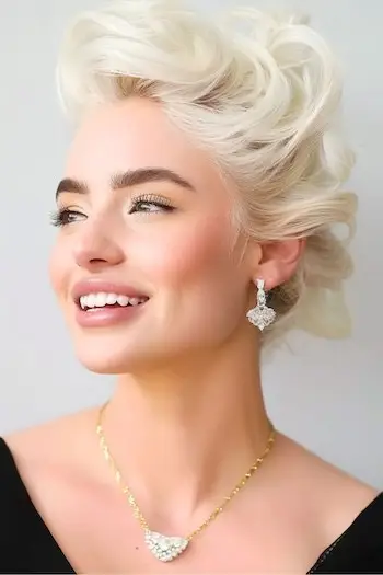 プラチナアップヘア。