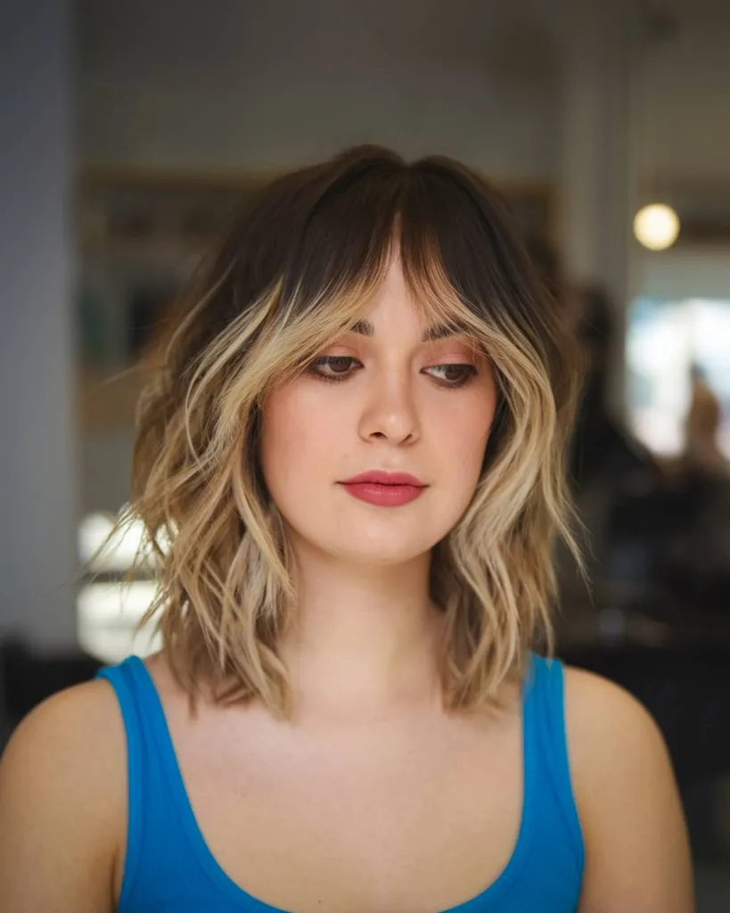 Apšviestas kirpčiukas su užuolaidomis ploniems plaukams' title=