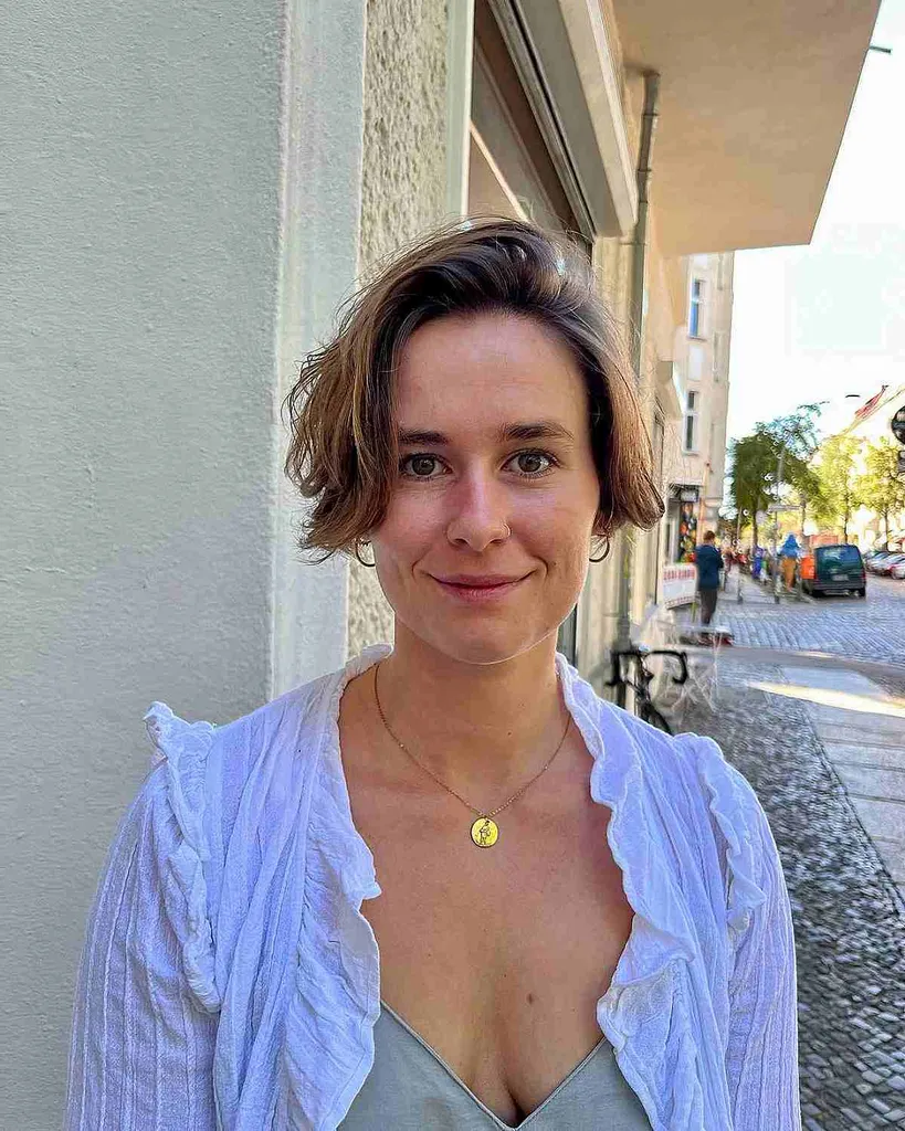 Ørelang minikjæreste Bob med dyp sidedel' title=