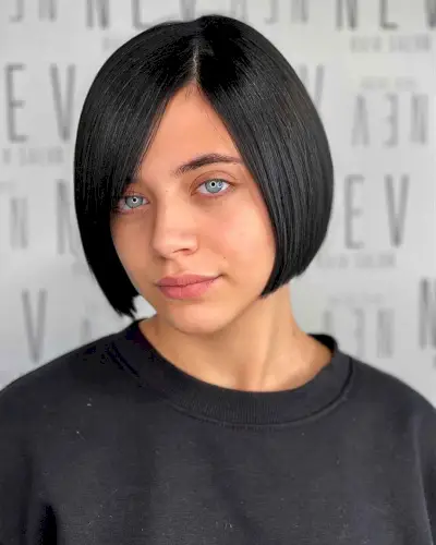 Jaw-Length Blunt Cut for Thick Hair