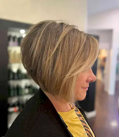 Stacked Layers and Blonde Highlights for Short Swing Bob Hair