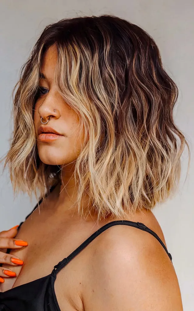 Dzīvoja garā boba frizūrā' title=